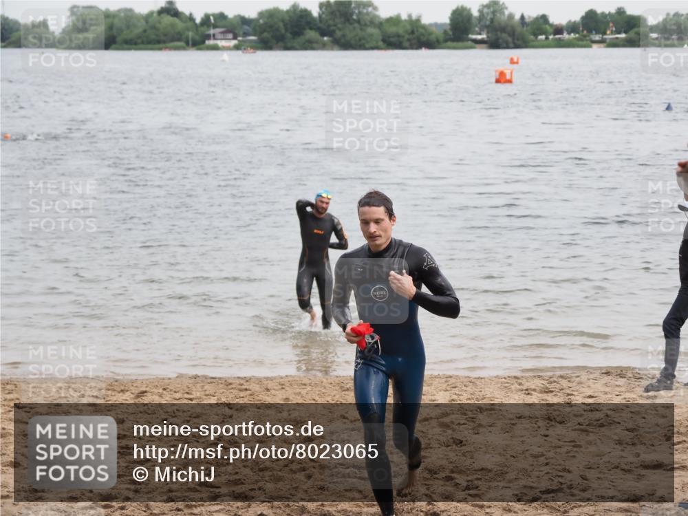 21.06.2025 - 27. Vierlanden-Triathlon MichiJ http://msf.ph/oto/8023065 15.06.2026 10:53:54 Schwimmen 650, 726, 757 meine-sportfotos.de