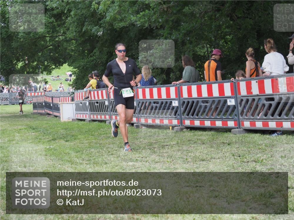 21.06.2025 - 27. Vierlanden-Triathlon KatJ http://msf.ph/oto/8023073 15.06.2025 13:22:57 Ziel 794, 841 meine-sportfotos.de