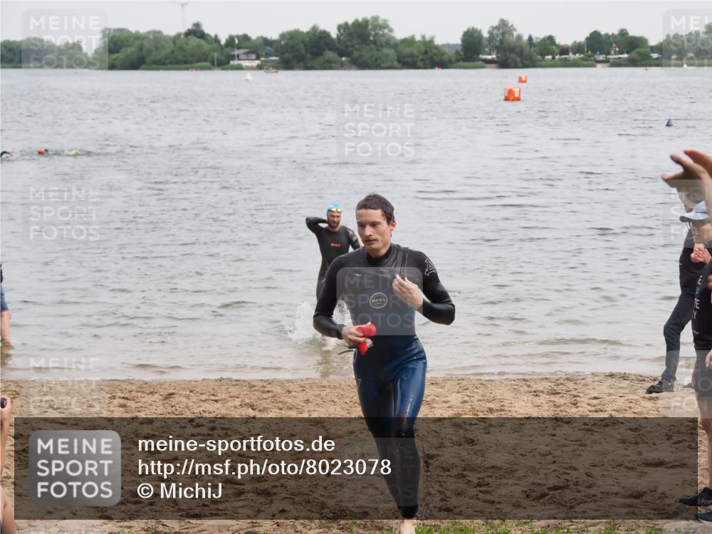21.06.2025 - 27. Vierlanden-Triathlon MichiJ http://msf.ph/oto/8023078 15.06.2026 10:53:54 Schwimmen 650, 726, 757 meine-sportfotos.de