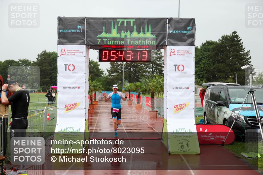 15.06.2025 - 7 Türme Triathlon Michael Strokosch http://msf.ph/oto/8023095 15.06.2025 15:43:13 Ziel  meine-sportfotos.de