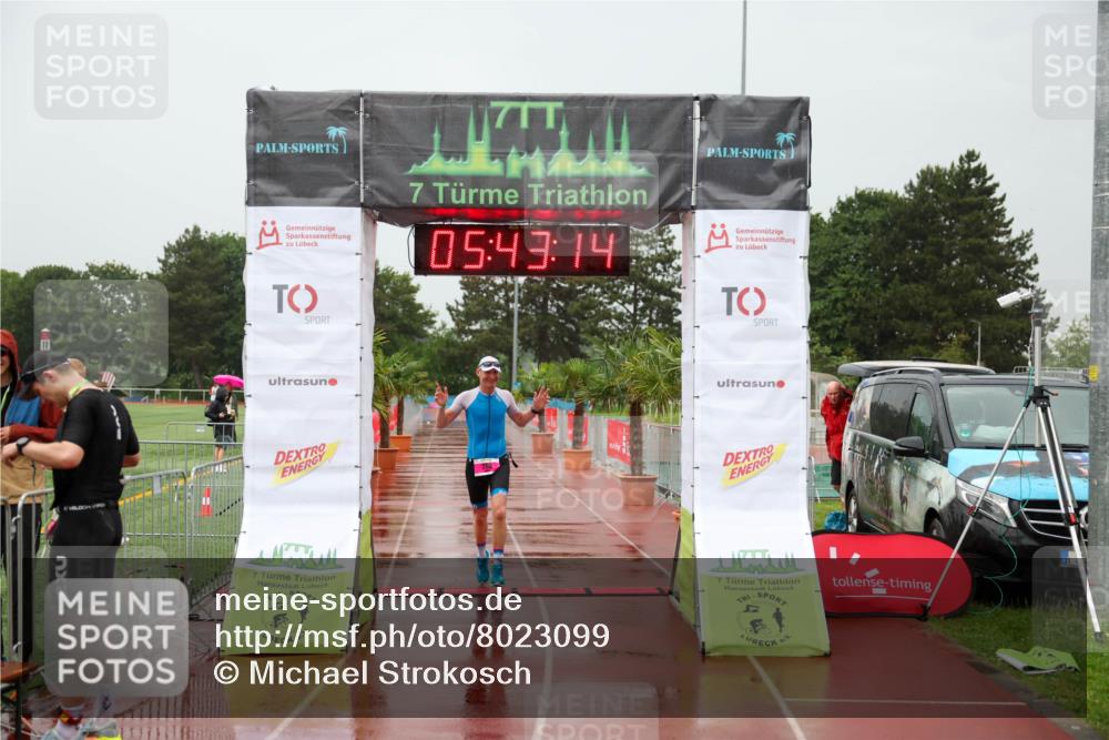 15.06.2025 - 7 Türme Triathlon Michael Strokosch http://msf.ph/oto/8023099 15.06.2025 15:43:13 Ziel  meine-sportfotos.de