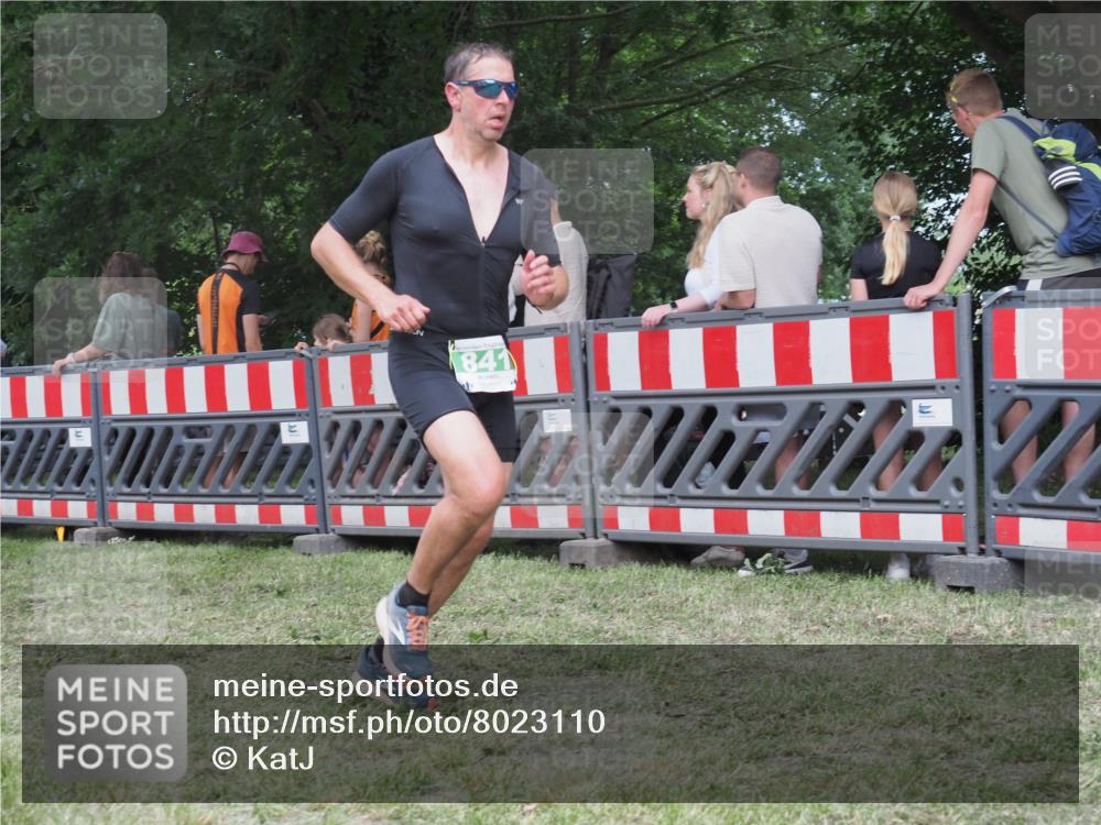 21.06.2025 - 27. Vierlanden-Triathlon KatJ http://msf.ph/oto/8023110 15.06.2025 13:22:58 Ziel 794, 841 meine-sportfotos.de