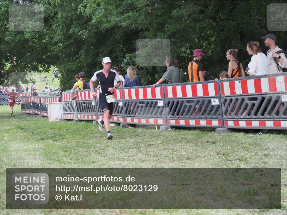 21.06.2025 - 27. Vierlanden-Triathlon KatJ http://msf.ph/oto/8023129 15.06.2025 13:23:04 Ziel 738, 794 meine-sportfotos.de