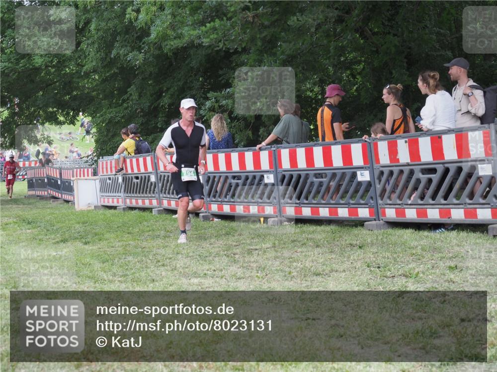 21.06.2025 - 27. Vierlanden-Triathlon KatJ http://msf.ph/oto/8023131 15.06.2025 13:23:04 Ziel 738, 794 meine-sportfotos.de