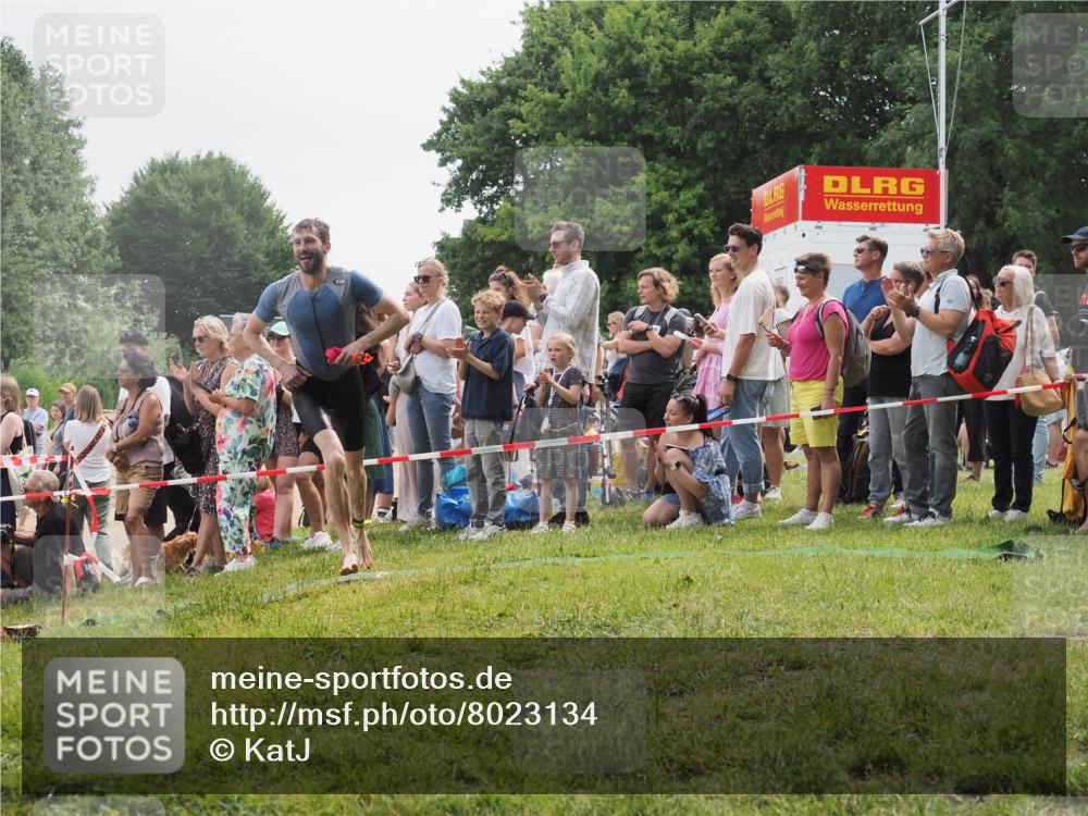 15.06.2025 - 27. Vierlanden-Triathlon KatJ http://msf.ph/oto/8023134 15.06.2025 10:55:59 Schwimmen 683 meine-sportfotos.de