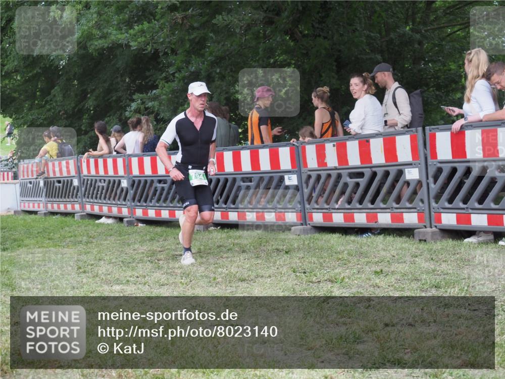 21.06.2025 - 27. Vierlanden-Triathlon KatJ http://msf.ph/oto/8023140 15.06.2025 13:23:05 Ziel 160, 738, 794 meine-sportfotos.de