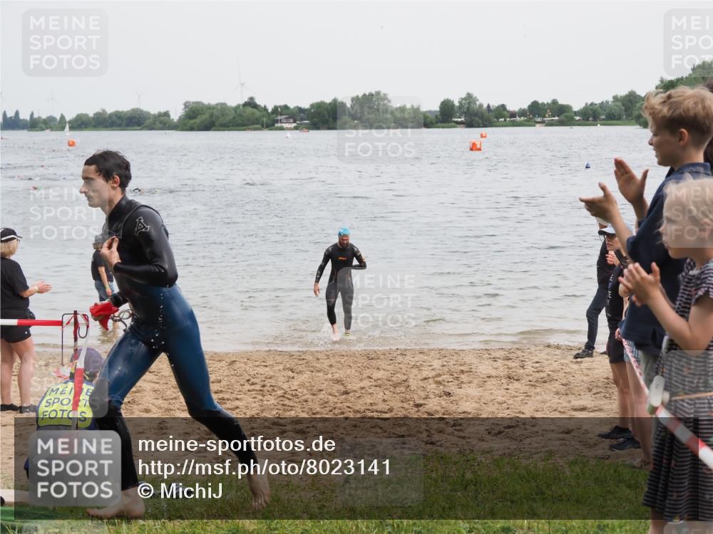 21.06.2025 - 27. Vierlanden-Triathlon MichiJ http://msf.ph/oto/8023141 15.06.2026 10:53:55 Schwimmen 650, 726, 757 meine-sportfotos.de