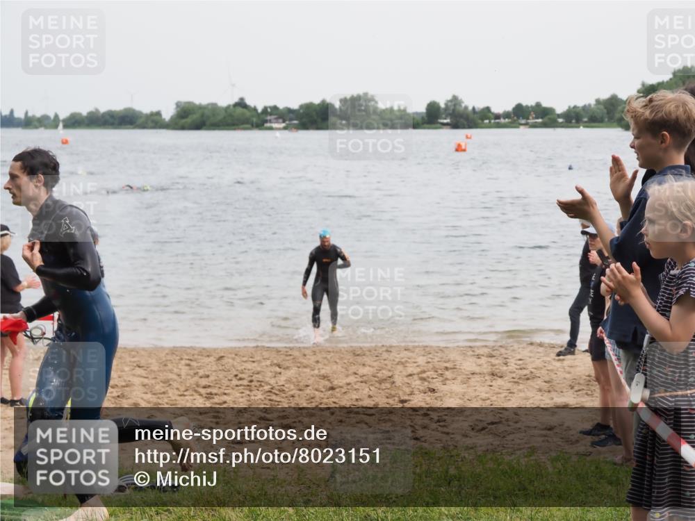 21.06.2025 - 27. Vierlanden-Triathlon MichiJ http://msf.ph/oto/8023151 15.06.2026 10:53:55 Schwimmen 650, 726, 757 meine-sportfotos.de