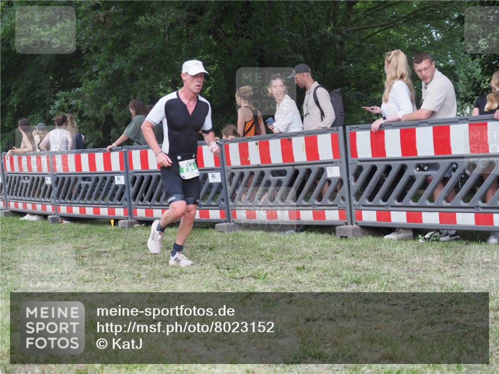 21.06.2025 - 27. Vierlanden-Triathlon KatJ http://msf.ph/oto/8023152 15.06.2025 13:23:05 Ziel 160, 738, 794 meine-sportfotos.de