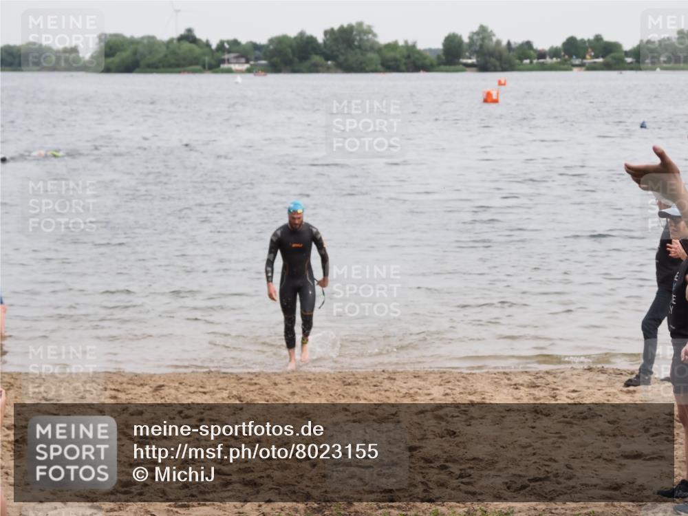 21.06.2025 - 27. Vierlanden-Triathlon MichiJ http://msf.ph/oto/8023155 15.06.2026 10:53:55 Schwimmen 650, 726, 757 meine-sportfotos.de