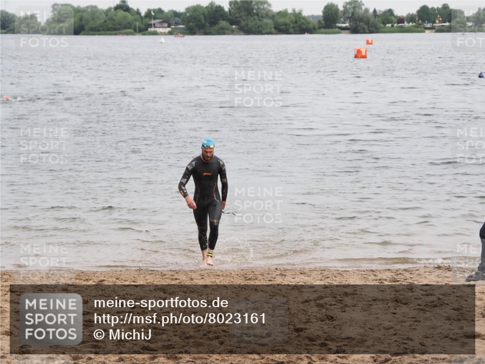 21.06.2025 - 27. Vierlanden-Triathlon MichiJ http://msf.ph/oto/8023161 15.06.2026 10:53:55 Schwimmen 650, 726, 757 meine-sportfotos.de