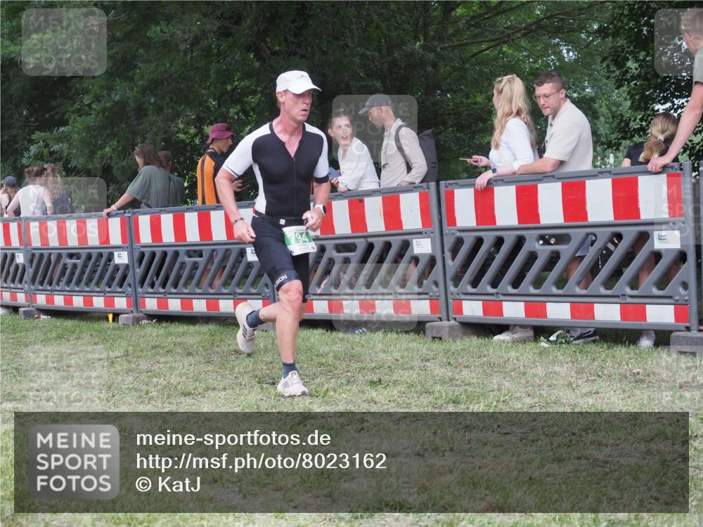 21.06.2025 - 27. Vierlanden-Triathlon KatJ http://msf.ph/oto/8023162 15.06.2025 13:23:06 Ziel 160, 738, 794 meine-sportfotos.de