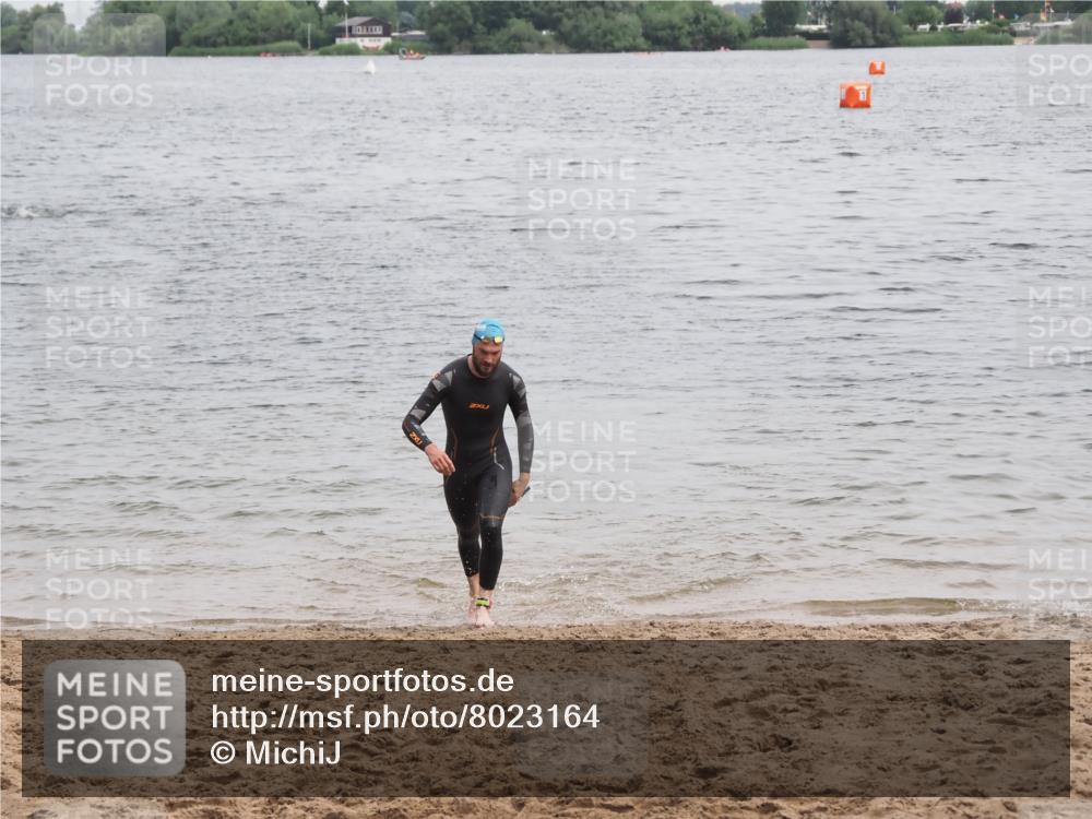 21.06.2025 - 27. Vierlanden-Triathlon MichiJ http://msf.ph/oto/8023164 15.06.2026 10:53:55 Schwimmen 650, 726, 757 meine-sportfotos.de