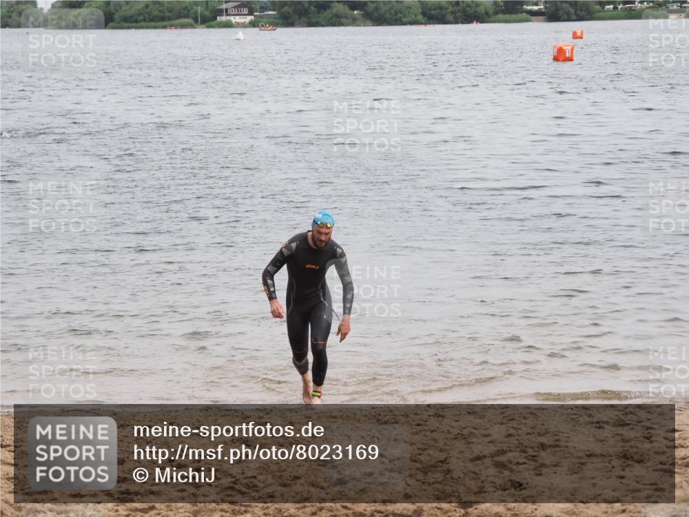 21.06.2025 - 27. Vierlanden-Triathlon MichiJ http://msf.ph/oto/8023169 15.06.2026 10:53:56 Schwimmen 650, 726, 757 meine-sportfotos.de