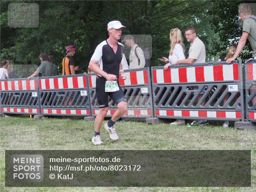 21.06.2025 - 27. Vierlanden-Triathlon KatJ http://msf.ph/oto/8023172 15.06.2025 13:23:06 Ziel 160, 738, 794 meine-sportfotos.de
