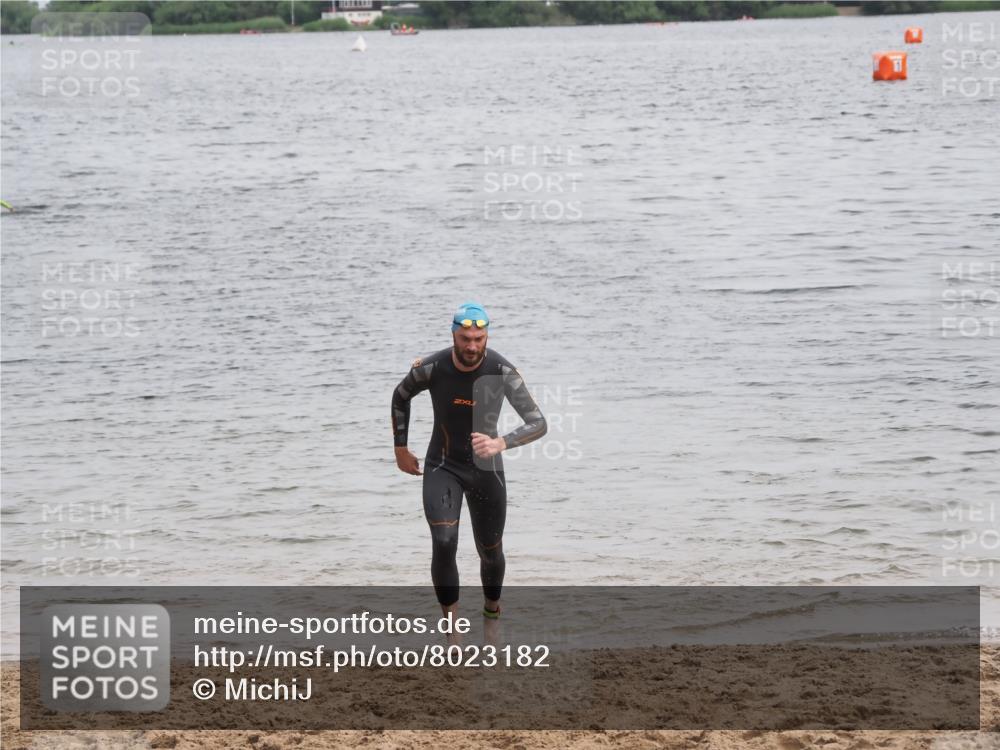 21.06.2025 - 27. Vierlanden-Triathlon MichiJ http://msf.ph/oto/8023182 15.06.2026 10:53:56 Schwimmen 650, 726, 757 meine-sportfotos.de