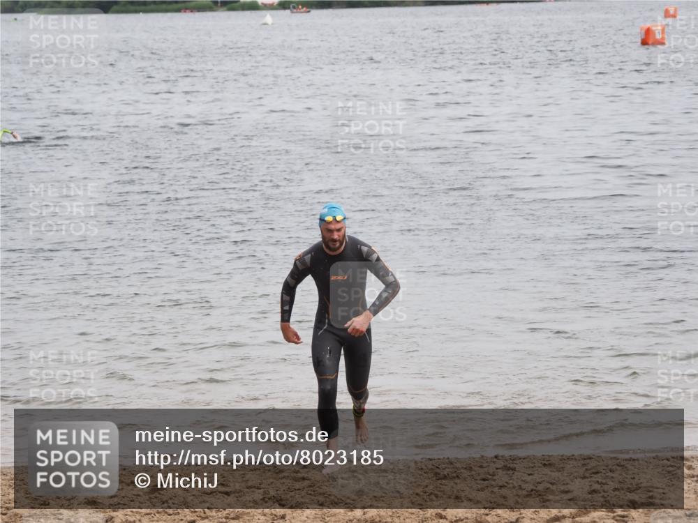 21.06.2025 - 27. Vierlanden-Triathlon MichiJ http://msf.ph/oto/8023185 15.06.2026 10:53:56 Schwimmen 650, 726, 757 meine-sportfotos.de