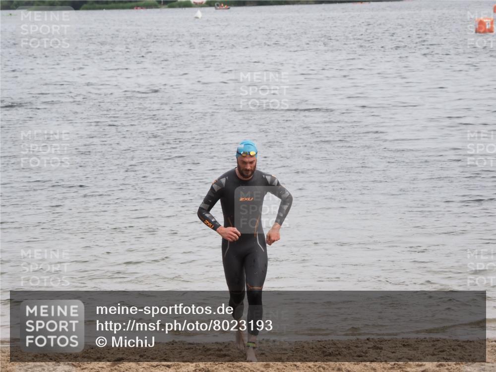 21.06.2025 - 27. Vierlanden-Triathlon MichiJ http://msf.ph/oto/8023193 15.06.2026 10:53:56 Schwimmen 650, 726, 757 meine-sportfotos.de