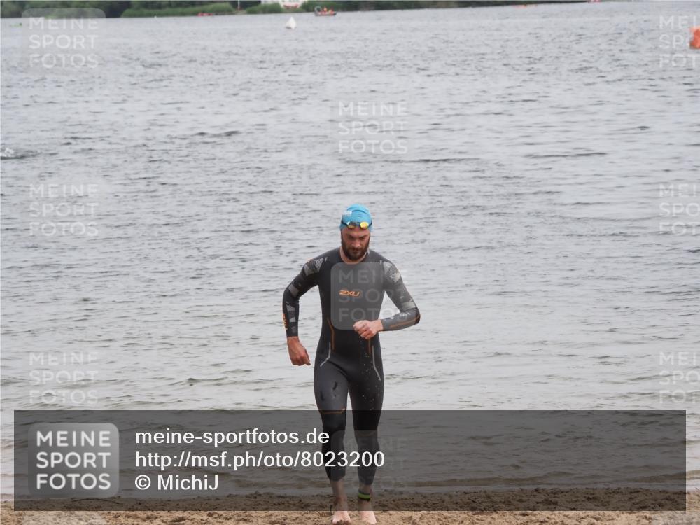 21.06.2025 - 27. Vierlanden-Triathlon MichiJ http://msf.ph/oto/8023200 15.06.2026 10:53:57 Schwimmen 650, 726, 757 meine-sportfotos.de