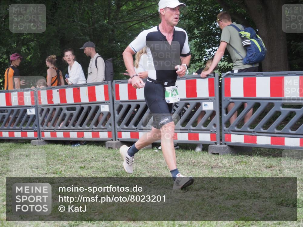 21.06.2025 - 27. Vierlanden-Triathlon KatJ http://msf.ph/oto/8023201 15.06.2025 13:23:06 Ziel 160, 738, 794 meine-sportfotos.de
