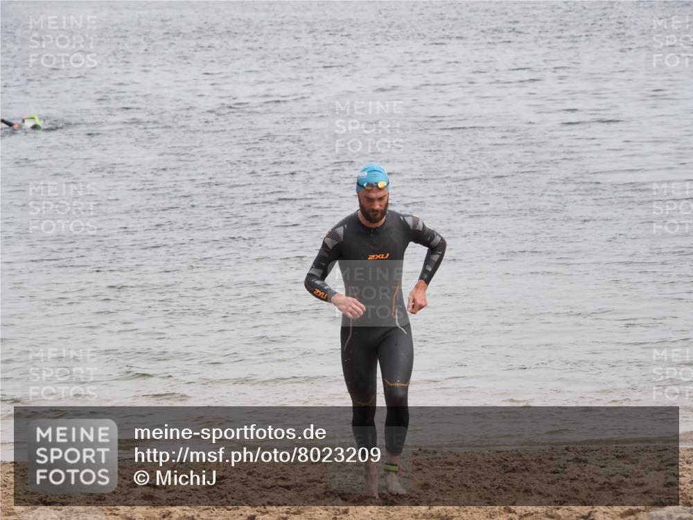 21.06.2025 - 27. Vierlanden-Triathlon MichiJ http://msf.ph/oto/8023209 15.06.2026 10:53:57 Schwimmen 650, 726, 757 meine-sportfotos.de