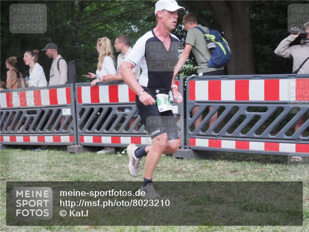 21.06.2025 - 27. Vierlanden-Triathlon KatJ http://msf.ph/oto/8023210 15.06.2025 13:23:06 Ziel 160, 738, 794 meine-sportfotos.de