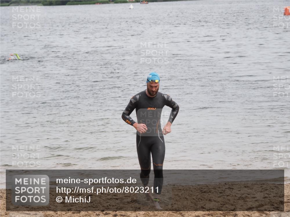 21.06.2025 - 27. Vierlanden-Triathlon MichiJ http://msf.ph/oto/8023211 15.06.2026 10:53:57 Schwimmen 650, 726, 757 meine-sportfotos.de