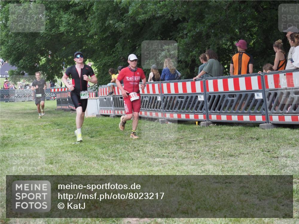 21.06.2025 - 27. Vierlanden-Triathlon KatJ http://msf.ph/oto/8023217 15.06.2025 13:23:13 Ziel 160, 714, 738 meine-sportfotos.de