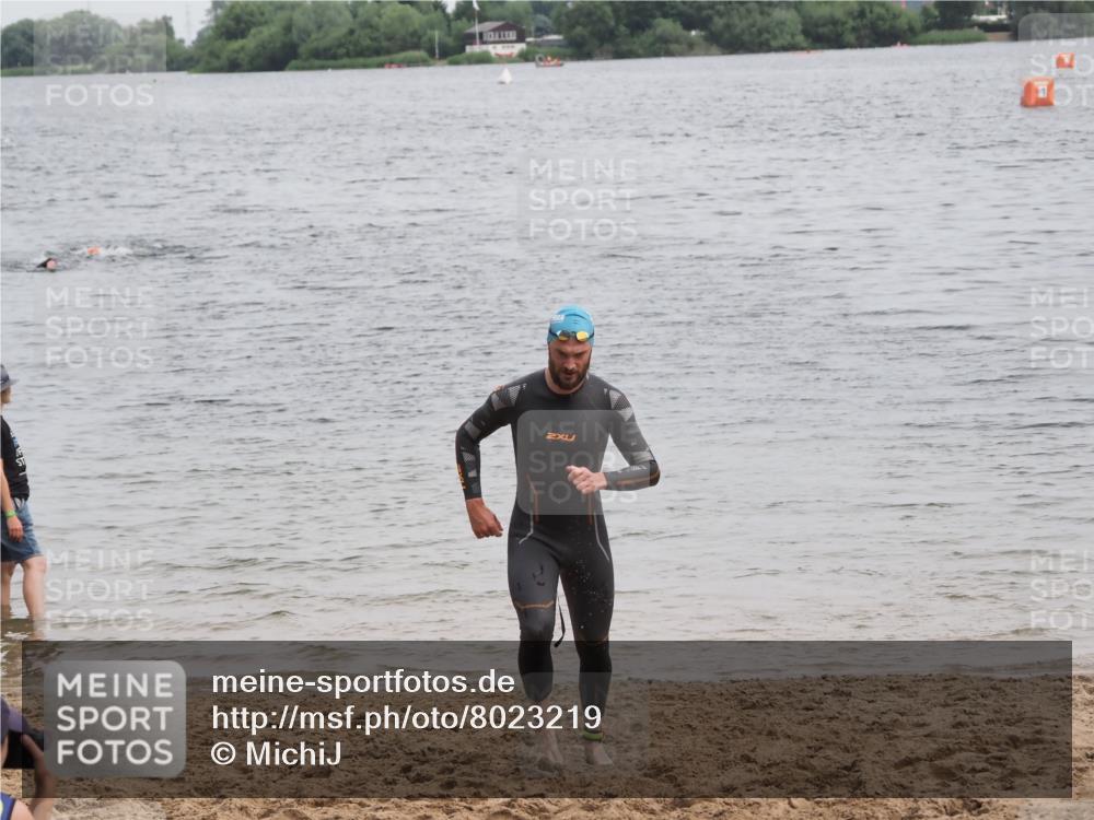 21.06.2025 - 27. Vierlanden-Triathlon MichiJ http://msf.ph/oto/8023219 15.06.2026 10:53:57 Schwimmen 650, 726, 757 meine-sportfotos.de