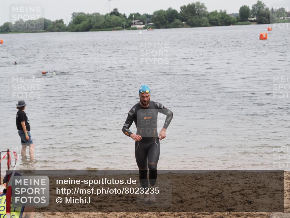 21.06.2025 - 27. Vierlanden-Triathlon MichiJ http://msf.ph/oto/8023235 15.06.2026 10:53:58 Schwimmen 650, 757 meine-sportfotos.de