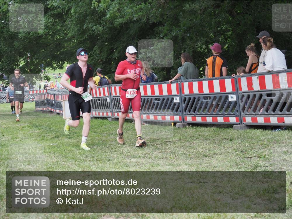 21.06.2025 - 27. Vierlanden-Triathlon KatJ http://msf.ph/oto/8023239 15.06.2025 13:23:13 Ziel 160, 714, 738 meine-sportfotos.de