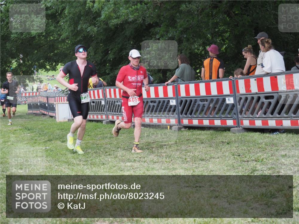 21.06.2025 - 27. Vierlanden-Triathlon KatJ http://msf.ph/oto/8023245 15.06.2025 13:23:14 Ziel 160, 714, 738 meine-sportfotos.de