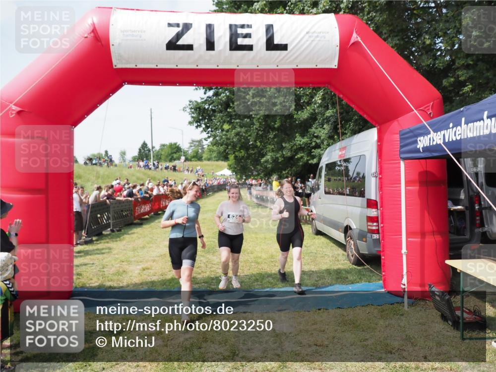 21.06.2025 - 27. Vierlanden-Triathlon MichiJ http://msf.ph/oto/8023250 15.06.2026 11:39:09 Ziel 621 meine-sportfotos.de