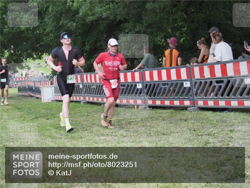 21.06.2025 - 27. Vierlanden-Triathlon KatJ http://msf.ph/oto/8023251 15.06.2025 13:23:14 Ziel 160, 714, 738 meine-sportfotos.de
