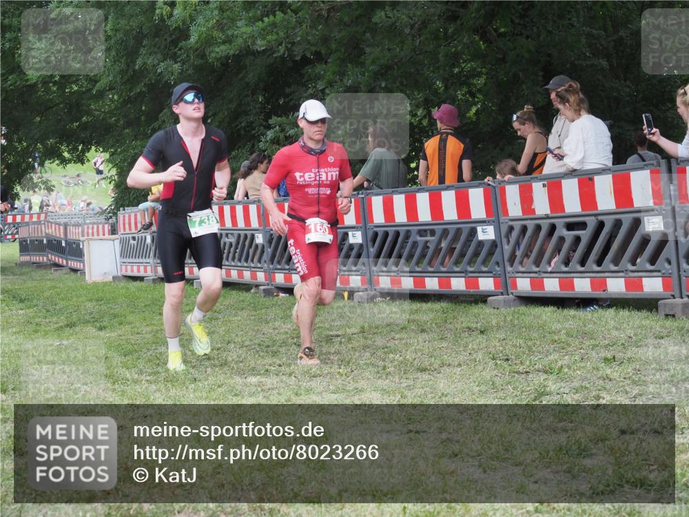21.06.2025 - 27. Vierlanden-Triathlon KatJ http://msf.ph/oto/8023266 15.06.2025 13:23:14 Ziel 160, 714, 738 meine-sportfotos.de