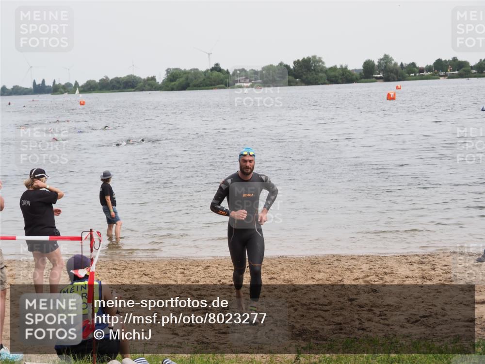 21.06.2025 - 27. Vierlanden-Triathlon MichiJ http://msf.ph/oto/8023277 15.06.2026 10:53:59 Schwimmen 650, 757 meine-sportfotos.de