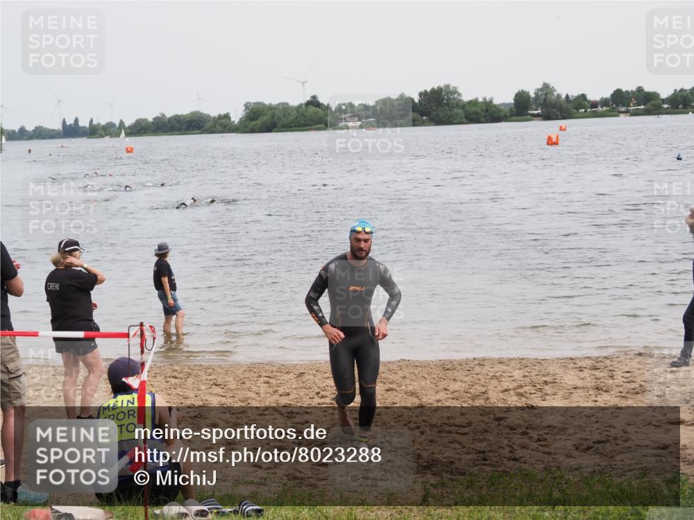21.06.2025 - 27. Vierlanden-Triathlon MichiJ http://msf.ph/oto/8023288 15.06.2026 10:53:59 Schwimmen 650, 757 meine-sportfotos.de