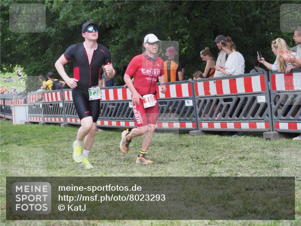 21.06.2025 - 27. Vierlanden-Triathlon KatJ http://msf.ph/oto/8023293 15.06.2025 13:23:14 Ziel 160, 714, 738 meine-sportfotos.de