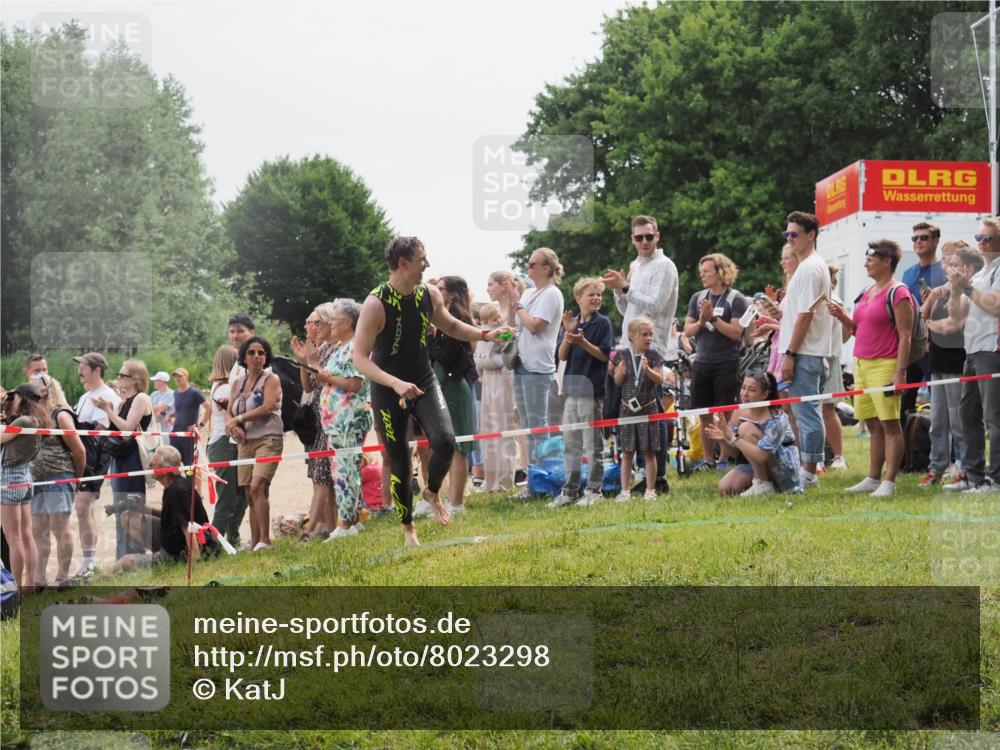 15.06.2025 - 27. Vierlanden-Triathlon KatJ http://msf.ph/oto/8023298 15.06.2025 10:56:14 Schwimmen 702, 716, 733 meine-sportfotos.de