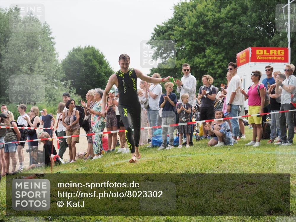 15.06.2025 - 27. Vierlanden-Triathlon KatJ http://msf.ph/oto/8023302 15.06.2025 10:56:15 Schwimmen 702, 716, 733 meine-sportfotos.de