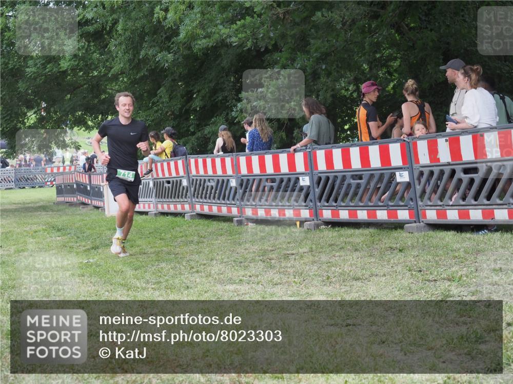 21.06.2025 - 27. Vierlanden-Triathlon KatJ http://msf.ph/oto/8023303 15.06.2025 13:23:16 Ziel 102, 160, 714, 738 meine-sportfotos.de