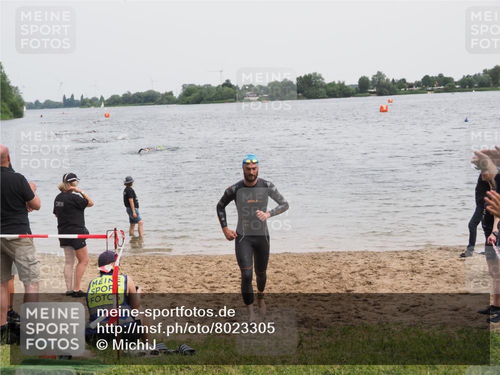 21.06.2025 - 27. Vierlanden-Triathlon MichiJ http://msf.ph/oto/8023305 15.06.2026 10:53:59 Schwimmen 650, 757 meine-sportfotos.de