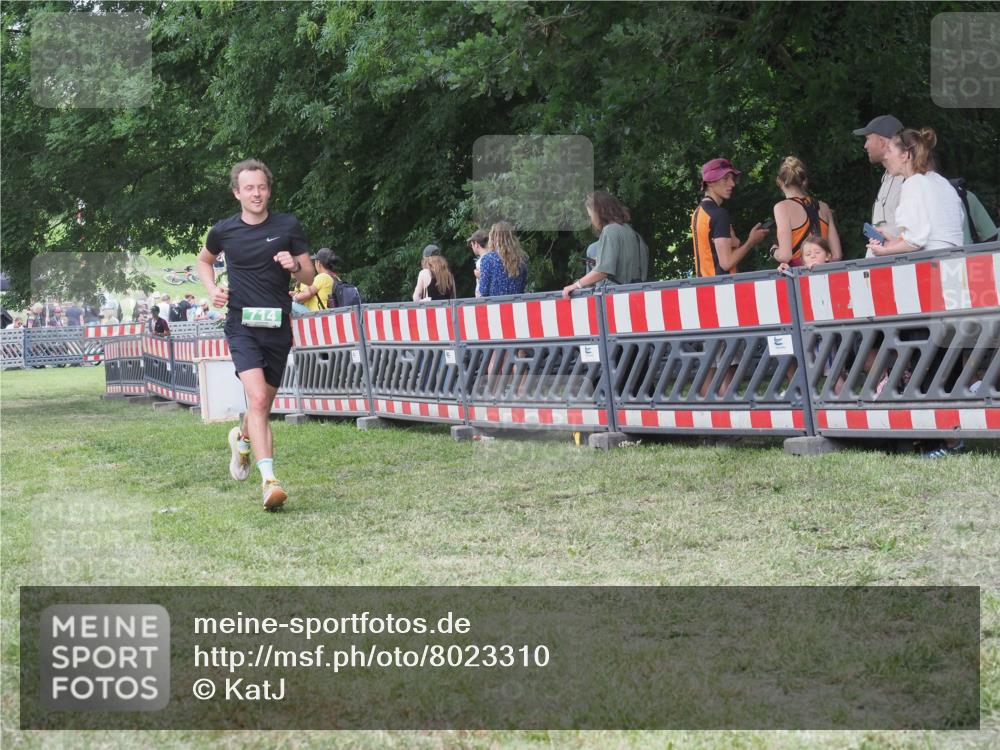 21.06.2025 - 27. Vierlanden-Triathlon KatJ http://msf.ph/oto/8023310 15.06.2025 13:23:16 Ziel 102, 160, 714, 738 meine-sportfotos.de