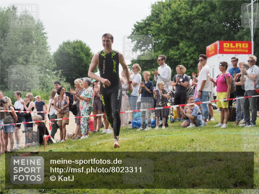 15.06.2025 - 27. Vierlanden-Triathlon KatJ http://msf.ph/oto/8023311 15.06.2025 10:56:15 Schwimmen 702, 716, 733 meine-sportfotos.de