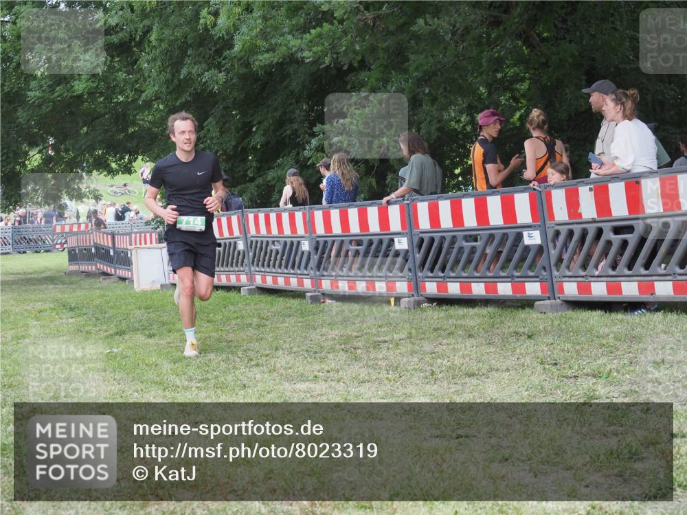 21.06.2025 - 27. Vierlanden-Triathlon KatJ http://msf.ph/oto/8023319 15.06.2025 13:23:16 Ziel 102, 160, 714, 738 meine-sportfotos.de