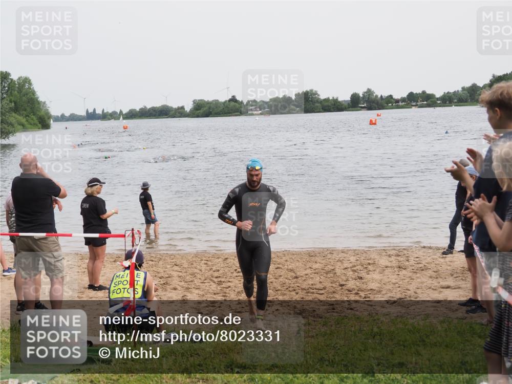 21.06.2025 - 27. Vierlanden-Triathlon MichiJ http://msf.ph/oto/8023331 15.06.2026 10:53:59 Schwimmen 650, 757 meine-sportfotos.de
