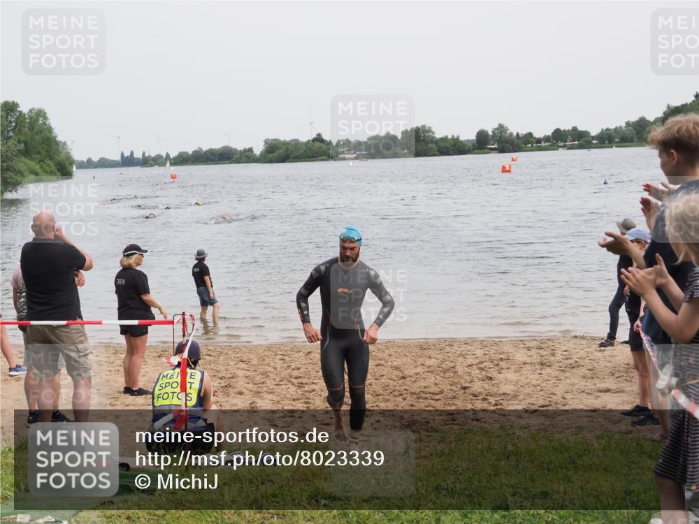 21.06.2025 - 27. Vierlanden-Triathlon MichiJ http://msf.ph/oto/8023339 15.06.2026 10:53:59 Schwimmen 650, 757 meine-sportfotos.de