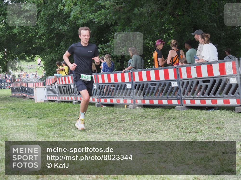 21.06.2025 - 27. Vierlanden-Triathlon KatJ http://msf.ph/oto/8023344 15.06.2025 13:23:17 Ziel 102, 160, 235, 714 meine-sportfotos.de