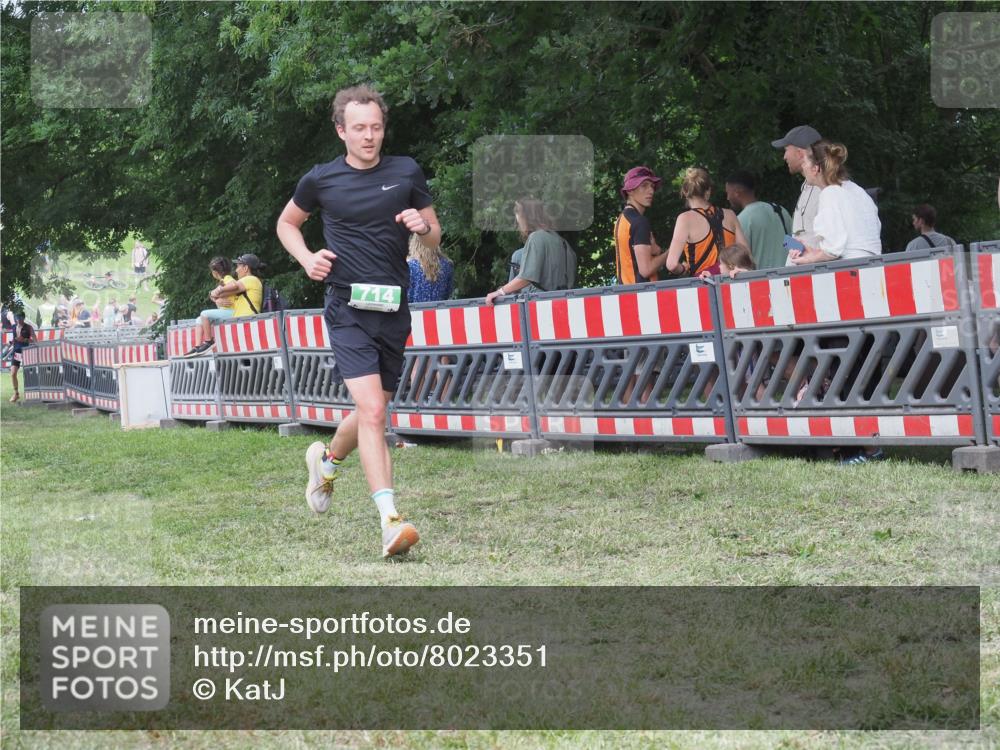 21.06.2025 - 27. Vierlanden-Triathlon KatJ http://msf.ph/oto/8023351 15.06.2025 13:23:17 Ziel 102, 160, 235, 714 meine-sportfotos.de