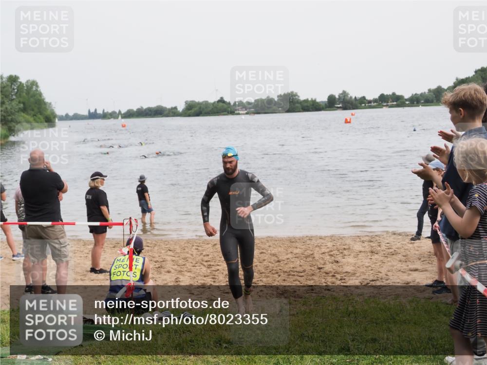 21.06.2025 - 27. Vierlanden-Triathlon MichiJ http://msf.ph/oto/8023355 15.06.2026 10:54:00 Schwimmen 650, 757 meine-sportfotos.de